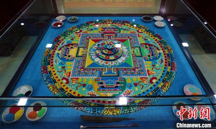 圖為藏醫(yī)藥佛壇城?！●R銘言 攝