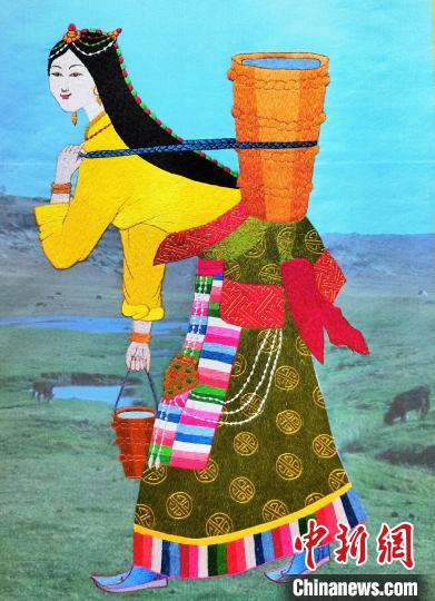 圖為藏繡作品《背水姑娘》?！∑钤鲚?攝