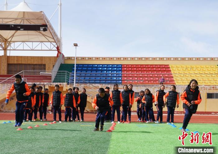 圖為孩子們正在進(jìn)行訓(xùn)練。　馬銘言 攝