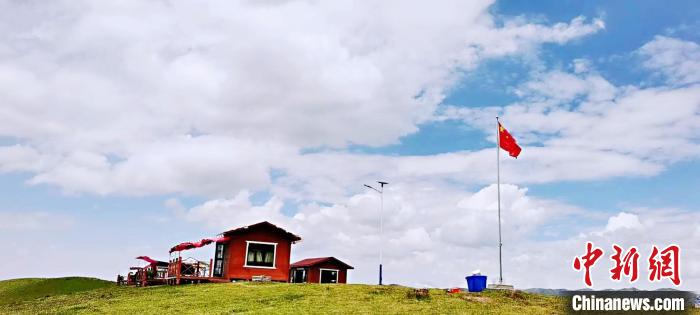 圖為地處同仁市加吾鄉(xiāng)東維村的農(nóng)家樂?！⑿憔?攝