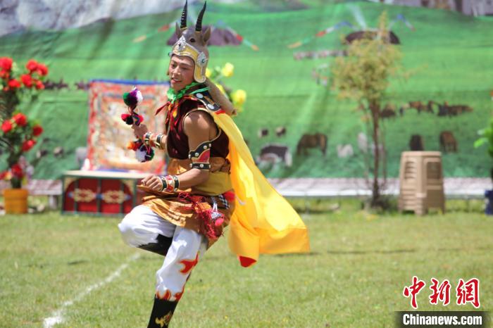 圖為演出人員表演現(xiàn)場(chǎng)?！“喱斂h文體旅游廣電局 供圖