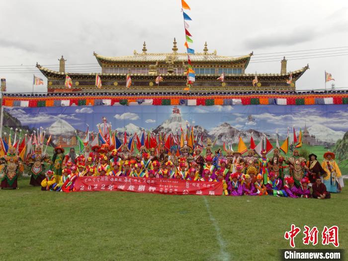 圖為全體演員合影?！“喱斂h文體旅游廣電局 供圖