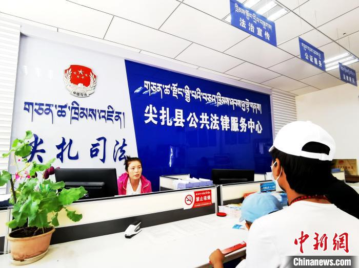 （人民幸福生活）探訪青海尖扎法律援助中心：應援盡援，給弱勢群體筑法律后盾