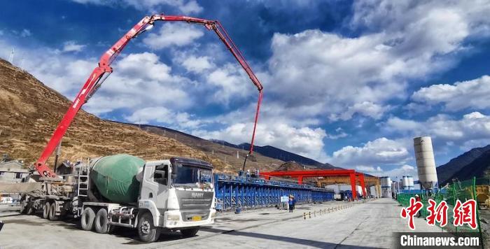 T梁發(fā)運現(xiàn)場?！≈需F八局 供圖