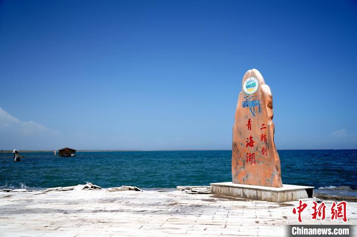 圖為青海湖景區(qū)一角?！O睿 攝