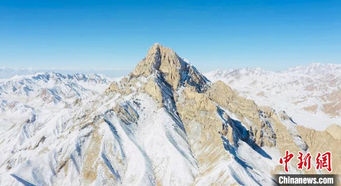 圖為山川被白雪覆蓋?！《继m縣融媒體中心供圖