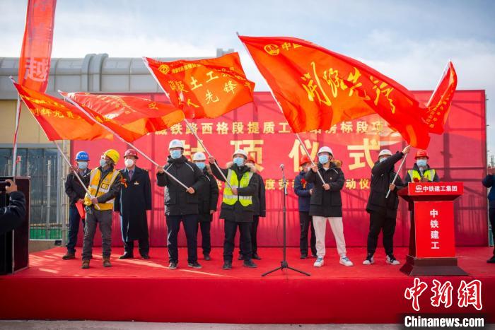 圖為封頂儀式現場。　浩爾娃 攝