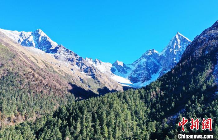 畢棚溝景區(qū)風(fēng)光?！“苍?攝