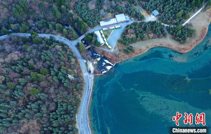 畢棚溝景區(qū)風(fēng)光?！“苍?攝