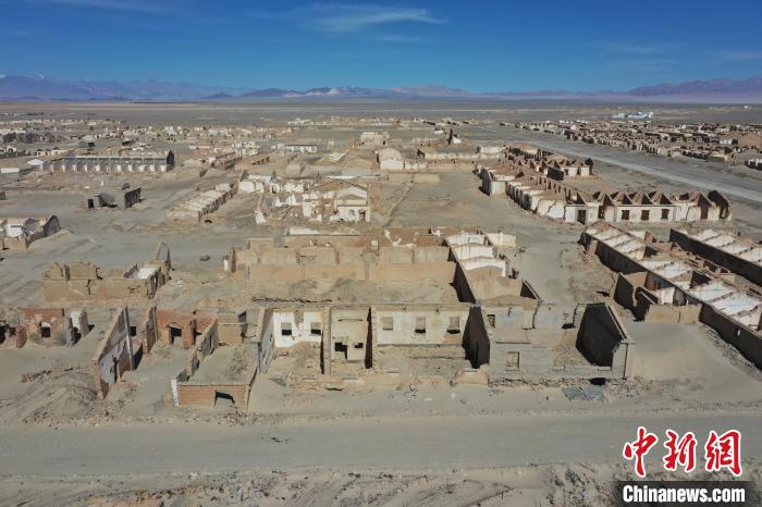 航拍青海省海西蒙古族藏族自治州茫崖市冷湖石油工業(yè)遺址保護區(qū)?！●R銘言 攝