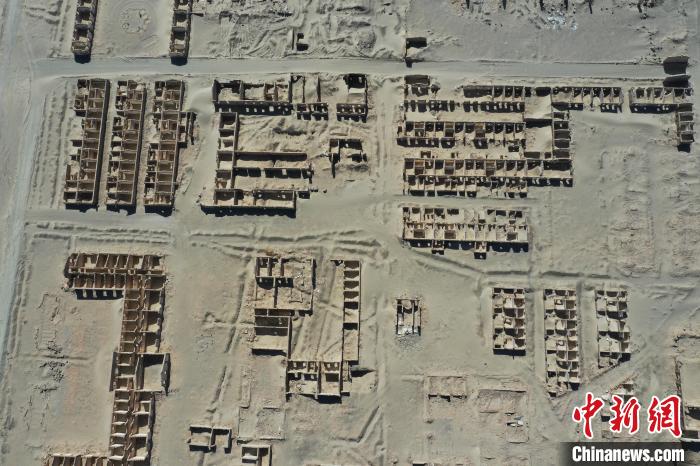 航拍青海省海西蒙古族藏族自治州茫崖市冷湖石油工業(yè)遺址保護區(qū)?！●R銘言 攝