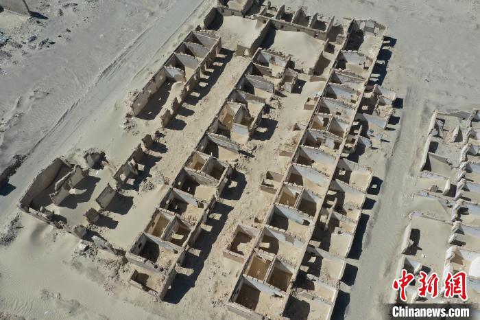 航拍青海省海西蒙古族藏族自治州茫崖市冷湖石油工業(yè)遺址保護區(qū)?！●R銘言 攝