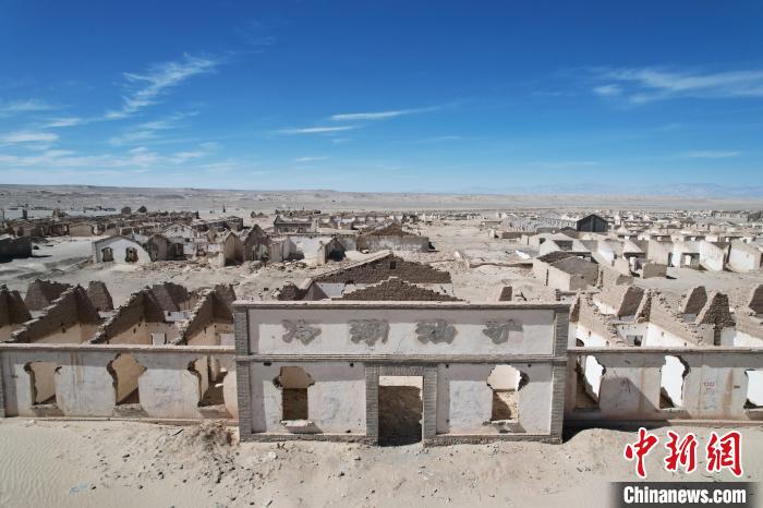 航拍青海省海西蒙古族藏族自治州茫崖市冷湖石油工業(yè)遺址保護區(qū)?！●R銘言 攝
