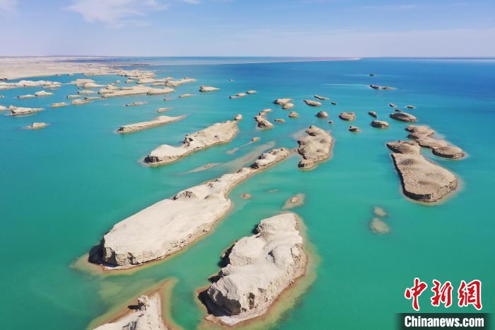 航拍青海大柴旦烏素特水上雅丹奇特景觀?！●R銘言 攝