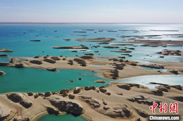 航拍青海大柴旦烏素特水上雅丹奇特景觀?！●R銘言 攝