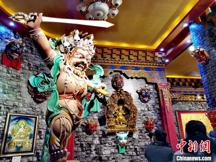 青?！敖鹕鹊亍睙嶝暎禾瓶?、泥塑璀璨奪目