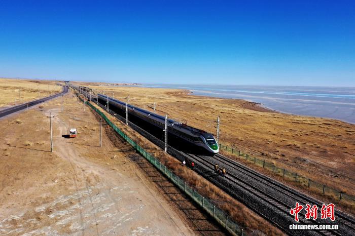 （新春見聞）海拔3200米鐵路“醫(yī)生”的堅守：除病害保暢通