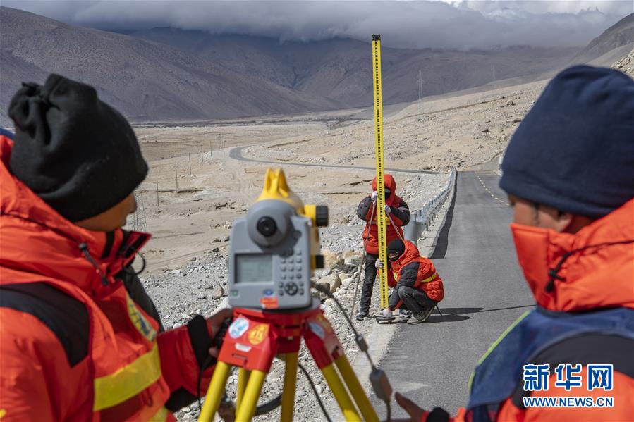 （新華全媒頭條·圖文互動）（10）往更高處長、往長春北京方向移動——來自海拔8848.86米的報告