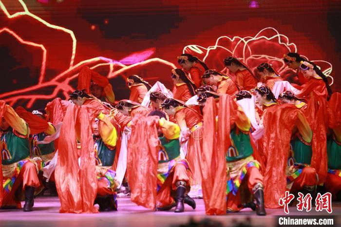 圖為農(nóng)行西藏分行演出現(xiàn)場?！∞r(nóng)行西藏分行 供圖