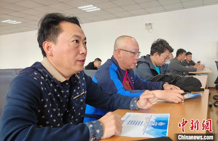 圖為培訓(xùn)會現(xiàn)場?！∝暽＠?攝