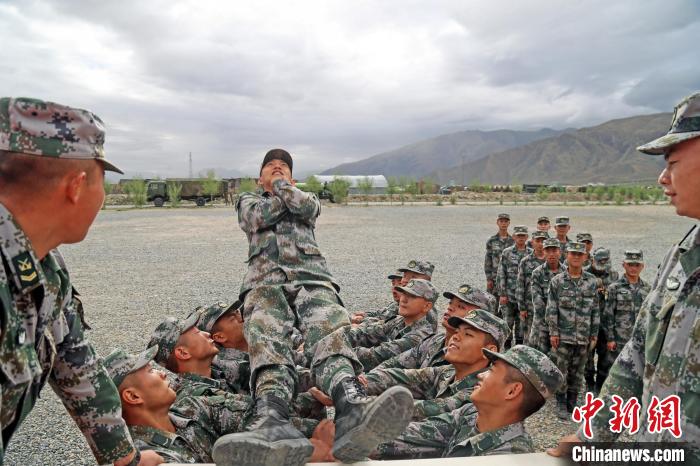 信任背摔?！《魏晡?攝