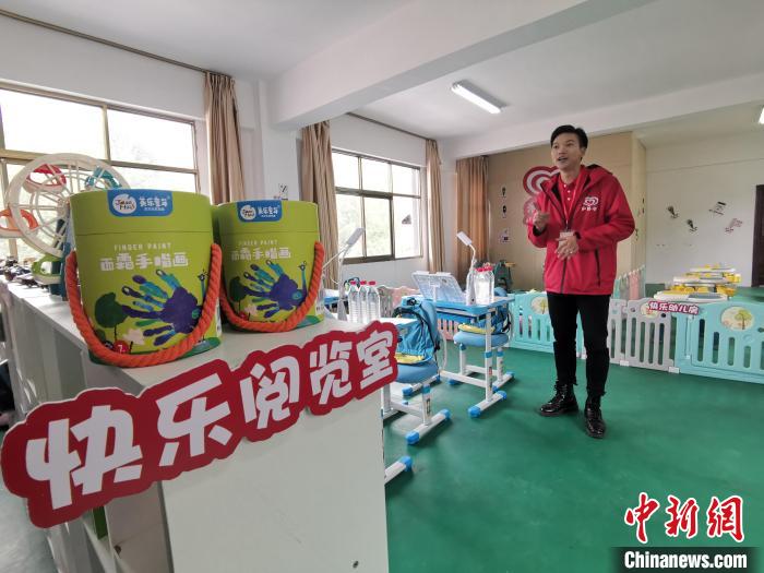 拉薩市堆龍德慶區(qū)幫普村的“心路文化空間”設(shè)有舒適的閱覽室?！≮w延 攝