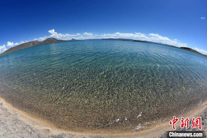 錯(cuò)鄂湖水清澈透明?！?lt;a target='_blank' ></p><p  align=