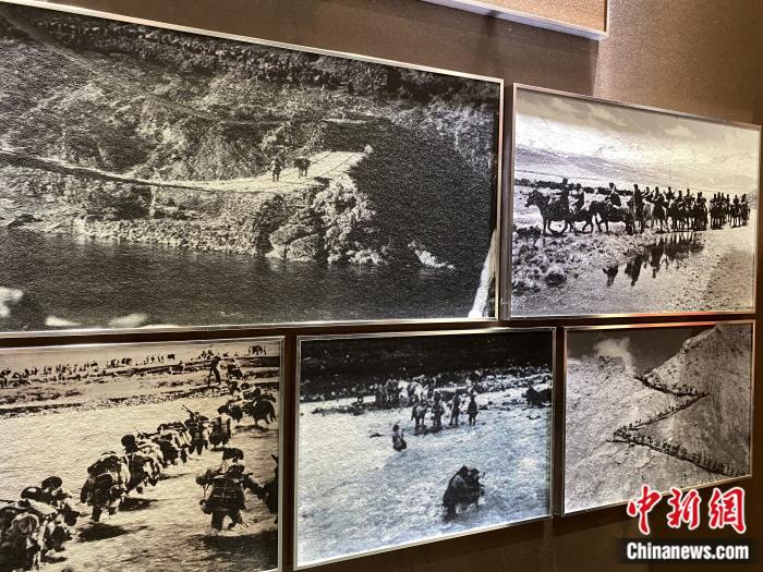 紅樓內(nèi)展廳，圖為昌都戰(zhàn)役中的人民解放軍。彭寧鈴 攝