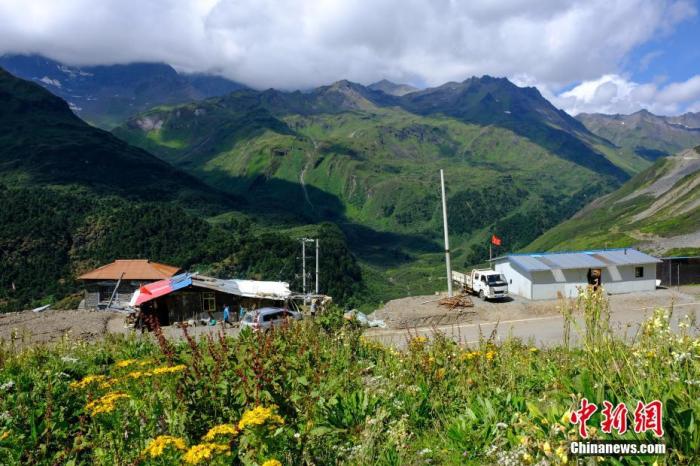 圖為8月6日，玉麥鄉(xiāng)卓嘎、央宗姐妹的牧場(chǎng)風(fēng)光。 <a target='_blank' ><p  align=