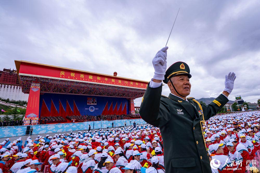 8月19日10時，慶祝西藏和平解放70周年大會在拉薩市布達拉宮廣場隆重舉行。徐馭堯 攝