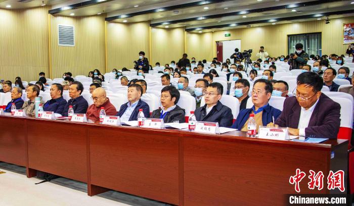 圖為與會(huì)專家學(xué)者聽(tīng)會(huì)?！钪覍?攝