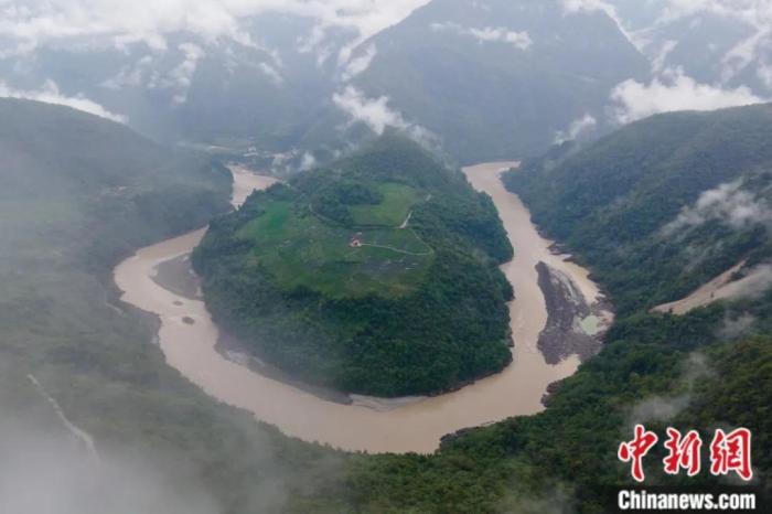 雅魯藏布江果果塘大拐彎。