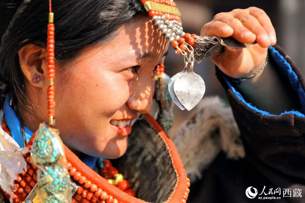 撩起“神秘面紗”。人民網(wǎng) 李海霞