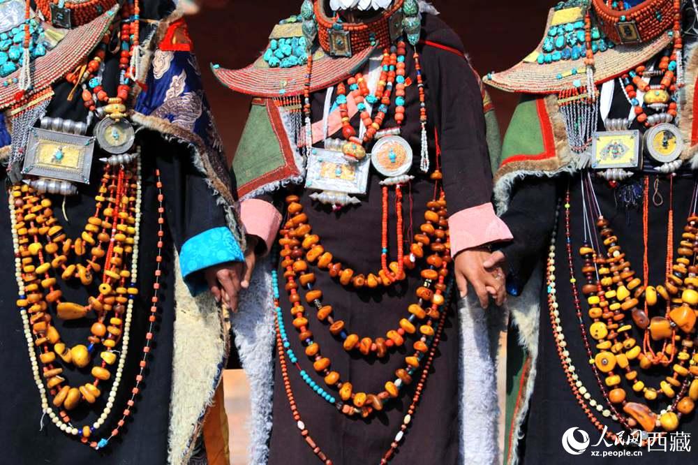 精美的“飛天服飾”。人民網(wǎng) 李海霞攝