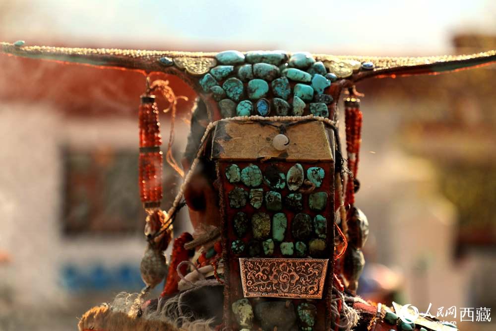 “飛天服飾”頭飾。人民網(wǎng) 李海霞攝