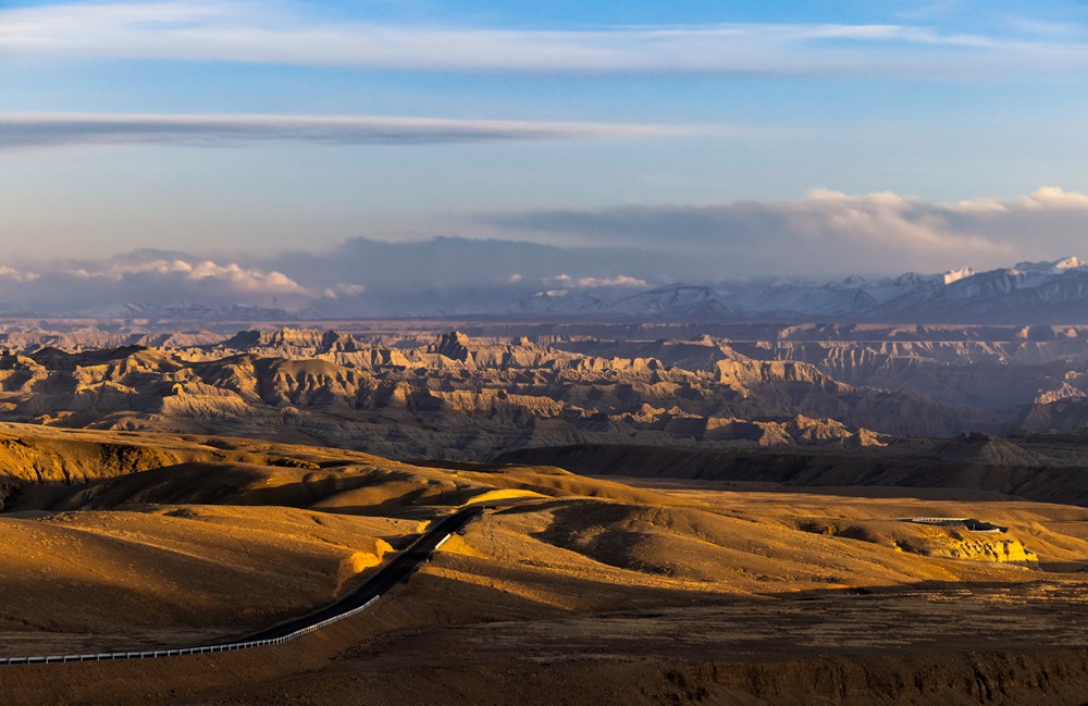 換個角度看土林。貢覺群培攝