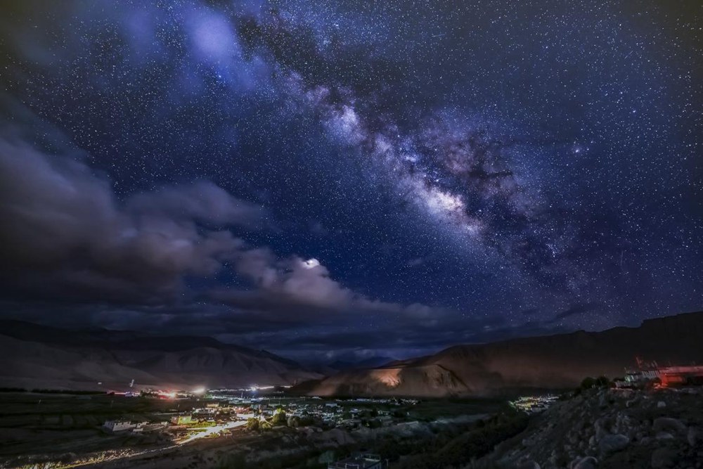 絕美星河。貢覺(jué)群培攝