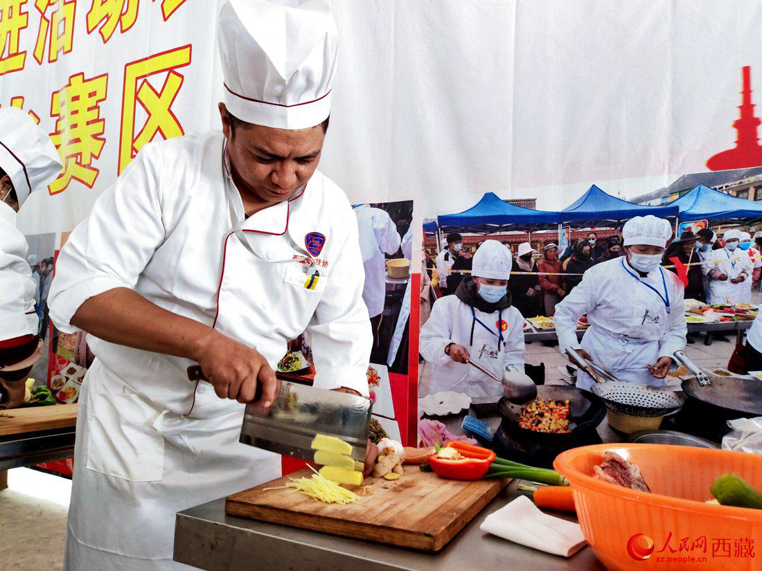 廚藝比拼現(xiàn)場。 人民網(wǎng) 李海霞攝