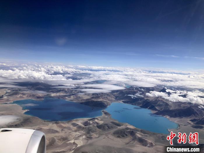 西藏阿里到拉薩航班途經(jīng)的高原湖泊?！?lt;a target='_blank' href='/'><p  align=