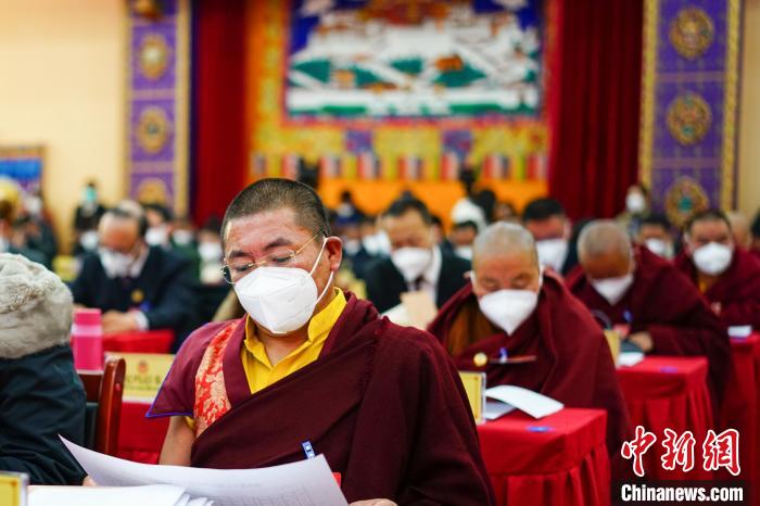 圖為宗教界委員參會(huì)建言資政。　江飛波 攝