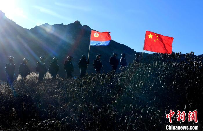 1月6日，移民警察正在乃堆拉巡邏?！±盍?攝