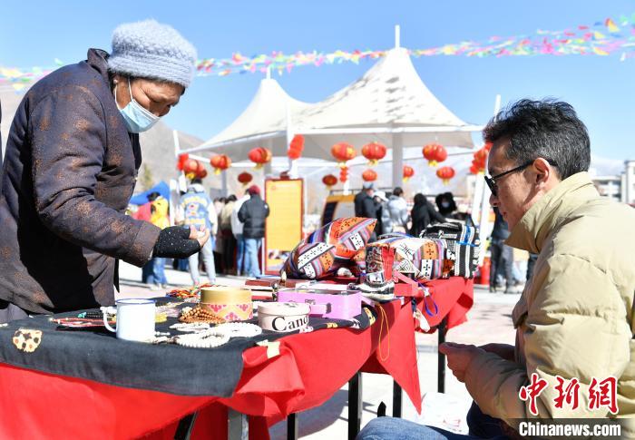 圖為展銷會現場?！∝暩聛硭?攝