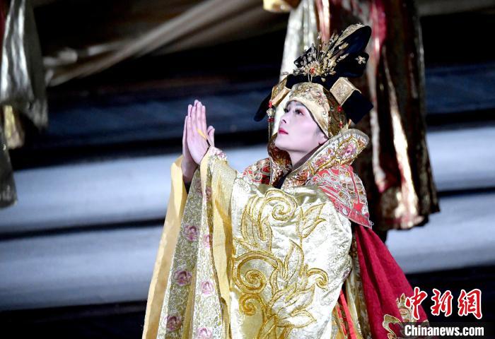 3月17日，西藏拉薩，《文成公主》大型史詩(shī)劇演出現(xiàn)場(chǎng)。　李林 攝