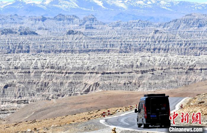 4月5日，西藏阿里札達(dá)土林?！±盍?攝