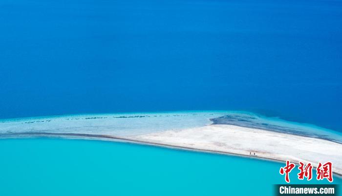 圖為山南羊卓雍錯?！『闻罾?攝