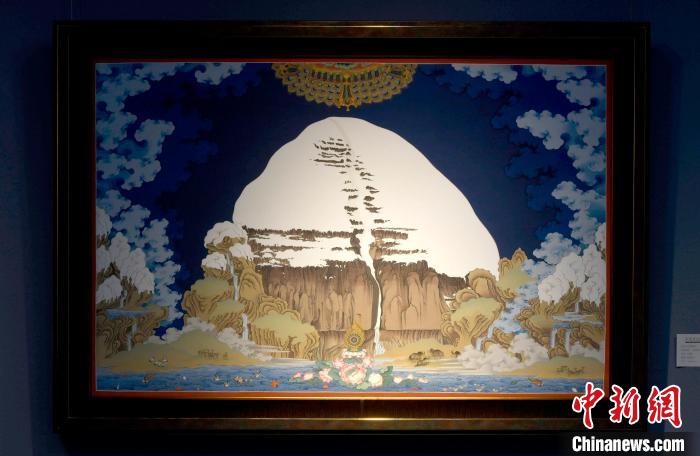 圖為5月16日，展覽中新創(chuàng)唐卡作品《岡底斯山》?！±盍?攝