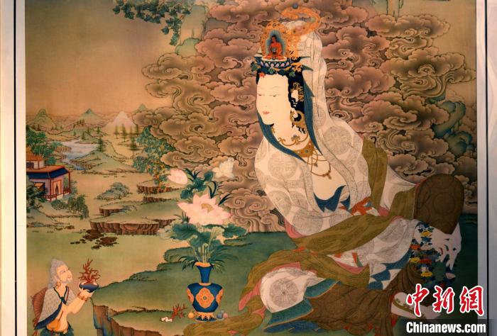 圖為5月16日，展覽中新創(chuàng)唐卡作品《靜息觀音》(局部)?！±盍?攝