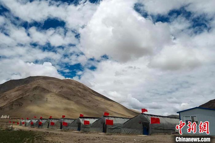 圖為西藏康馬縣的高原溫室大棚?！⒔ㄜ?攝