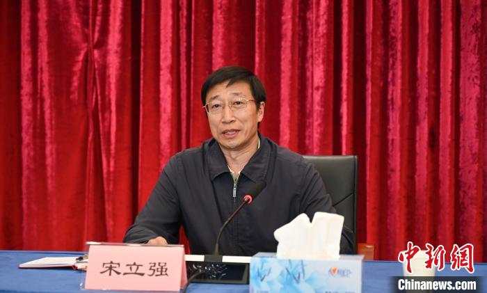 圖為西藏自治區(qū)黨委組織部副部長(zhǎng)、第十批援藏干部人才總領(lǐng)隊(duì)宋立強(qiáng)致辭。