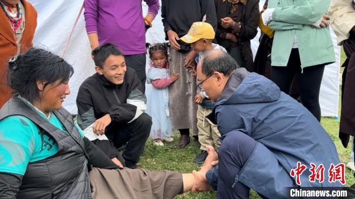 醫(yī)療團(tuán)隊奔赴西藏，義診活動“點(diǎn)亮”偏遠(yuǎn)地區(qū)希望之光